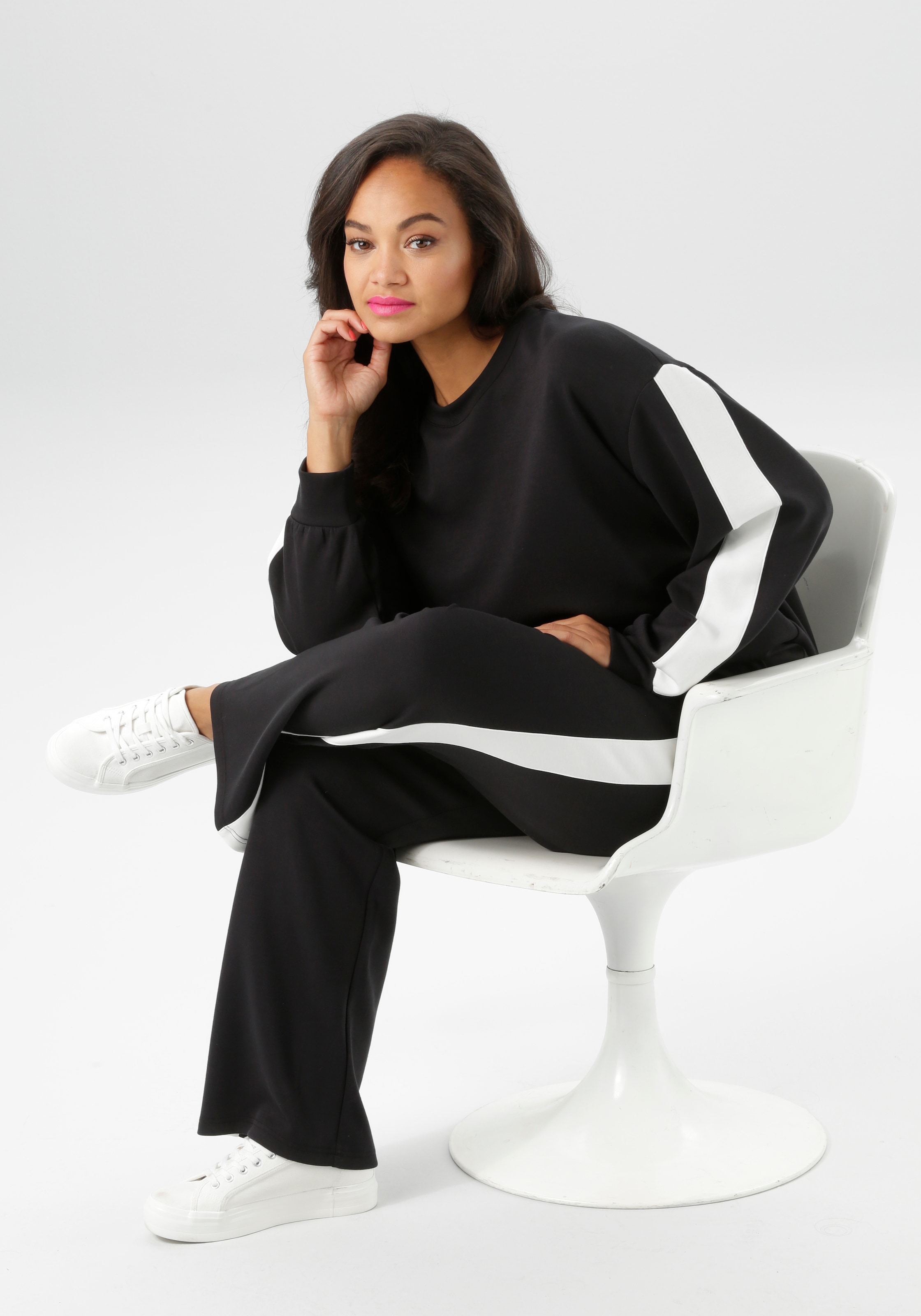 Aniston PLUS Sweatshirt , mit trendigen Seitenstreifen - NEUE KOLLEKTION