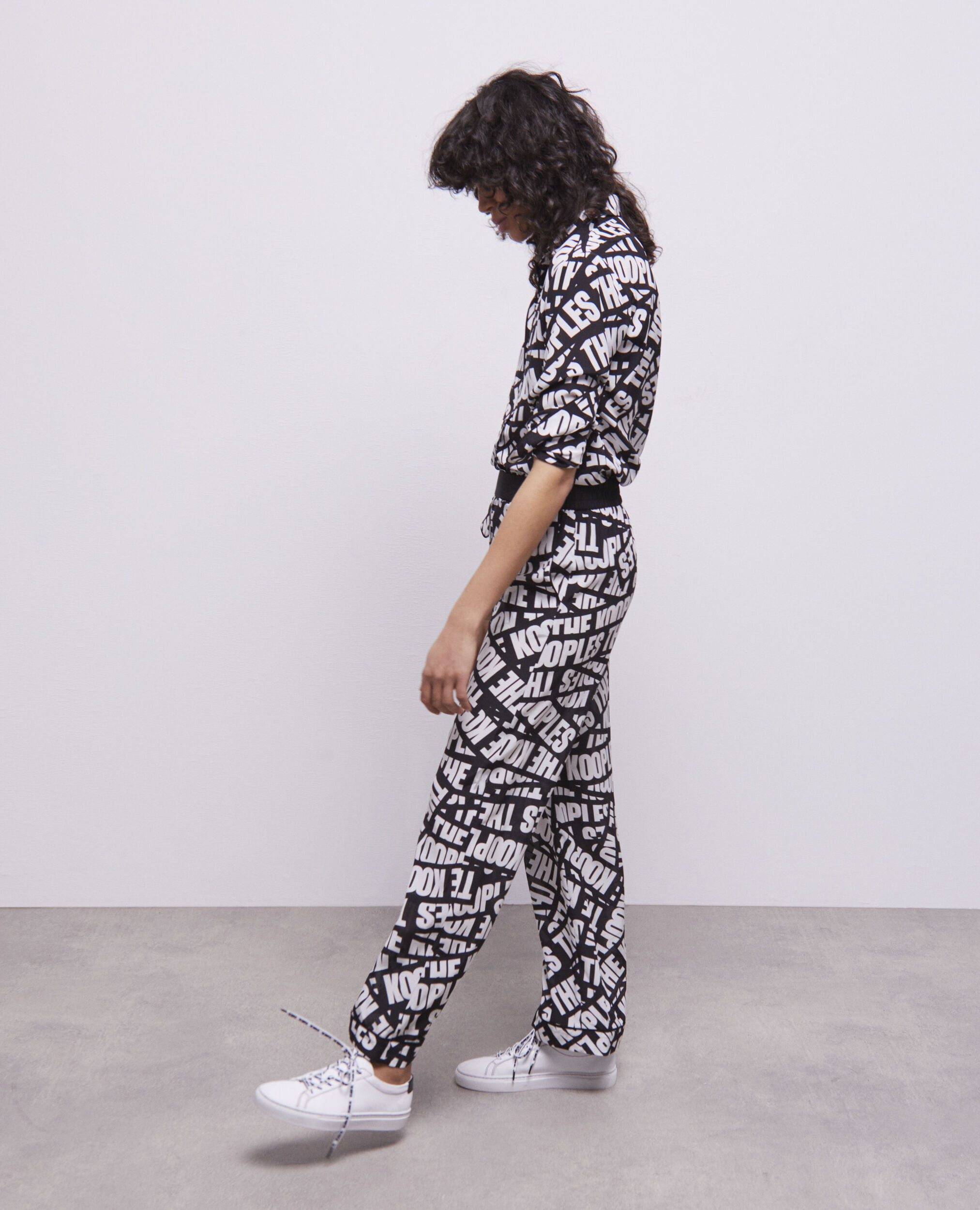Pantalon Tape logo
