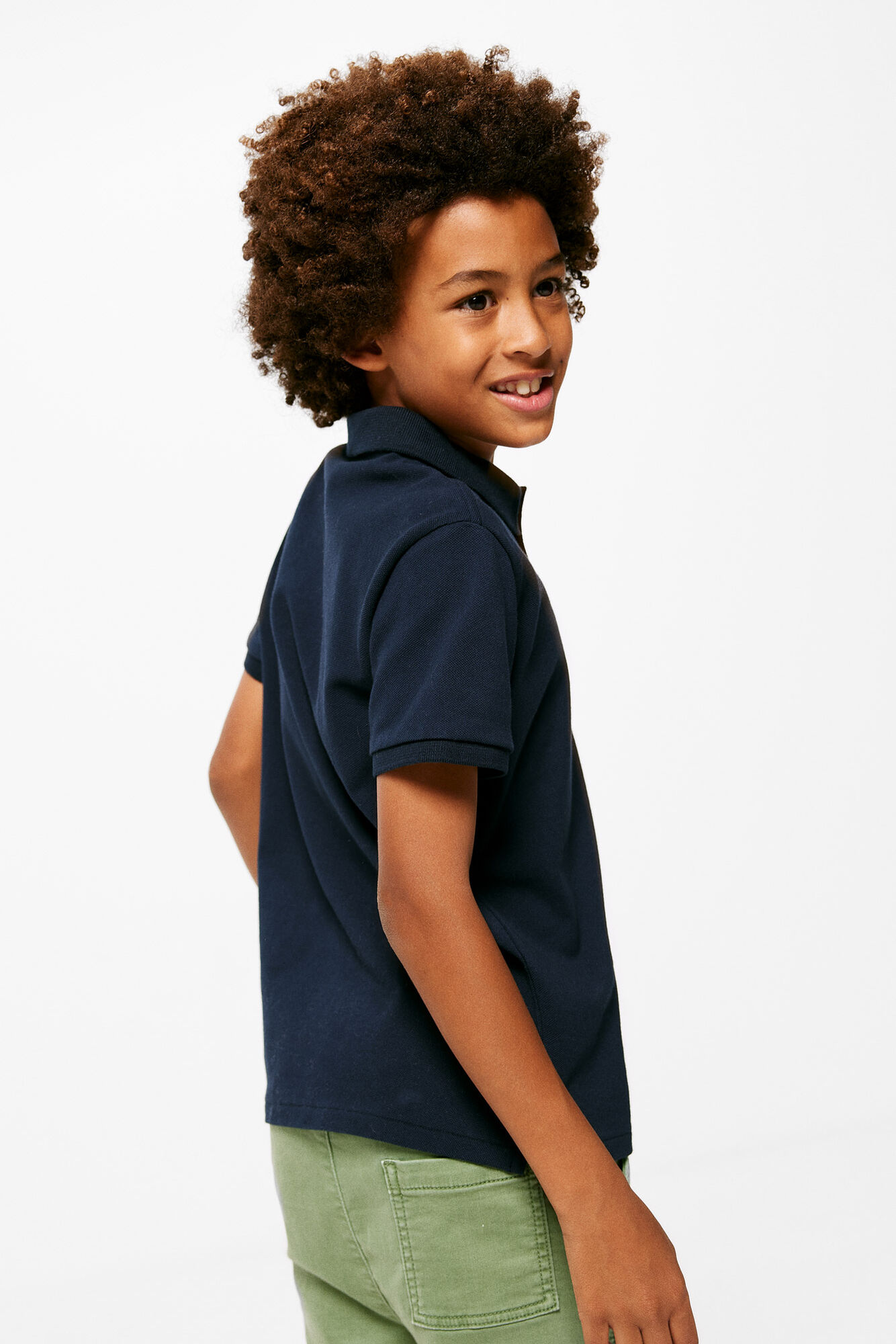 Camisa polo básica com logotipo para meninos