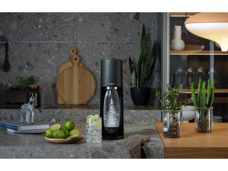 Sodastream Wassersprudler Terra Schwarz Wassersprudler mit Fuse Kunststoffflasche und Quick Connect Zylinder
