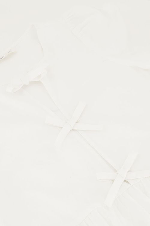 Witte top met strikjes en pofmouwen