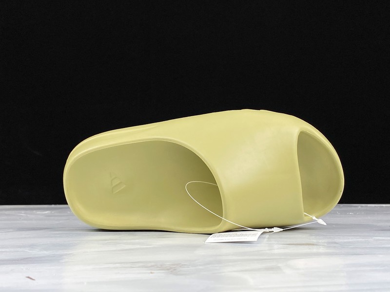 Yeezy Slide Resin (One Size Smaller!!)