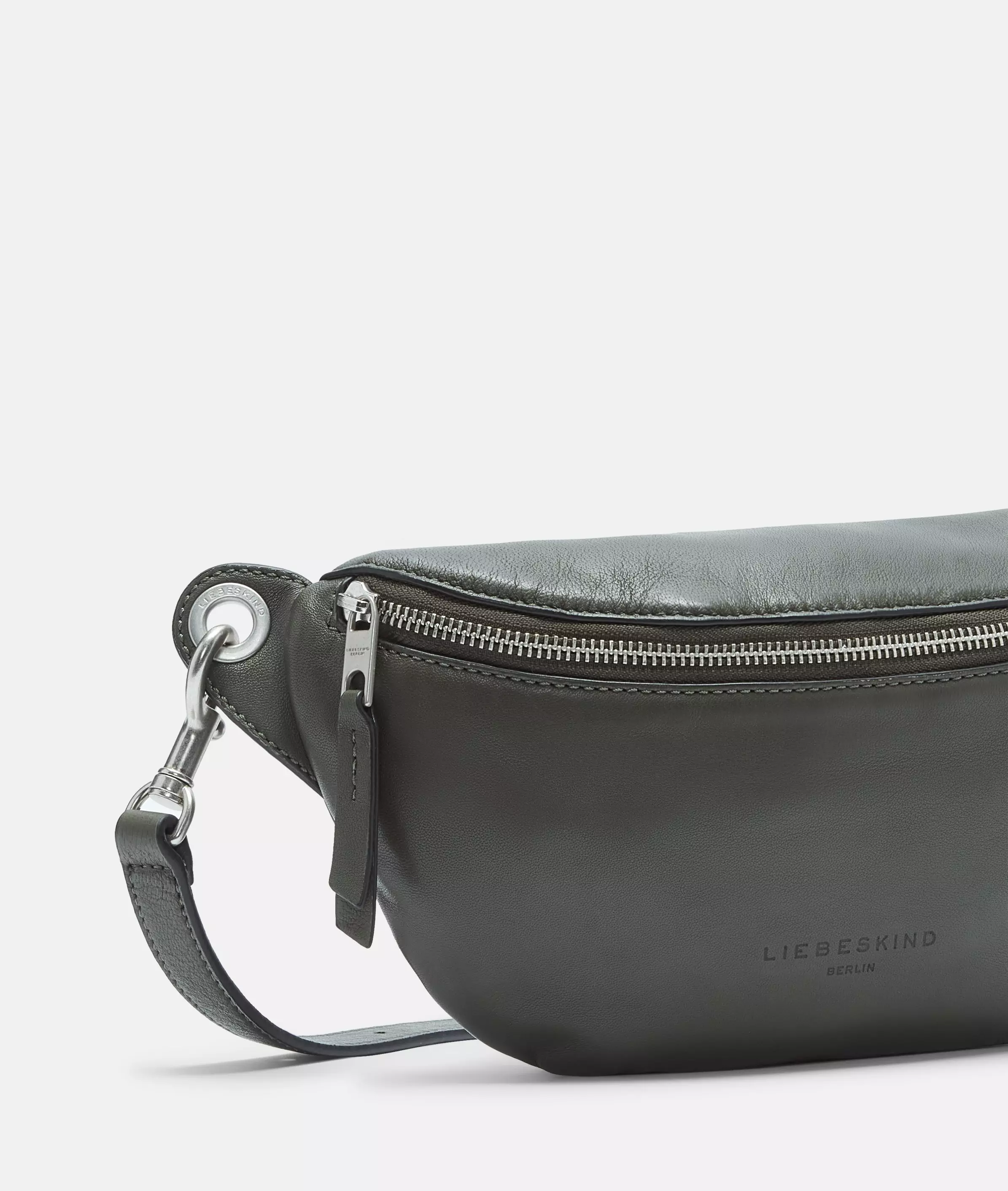 Tavia shoulder bag M Spacious belt bag made from sheepskin
