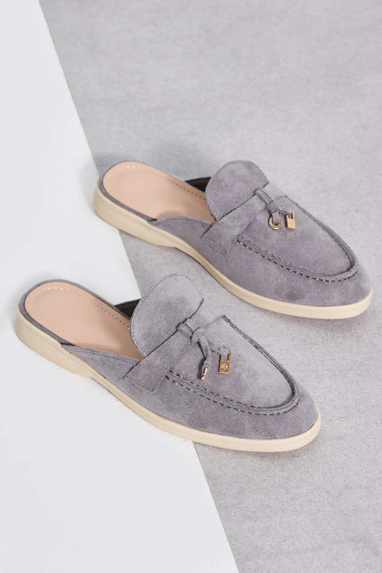 Mocassin en velours gris ouvert