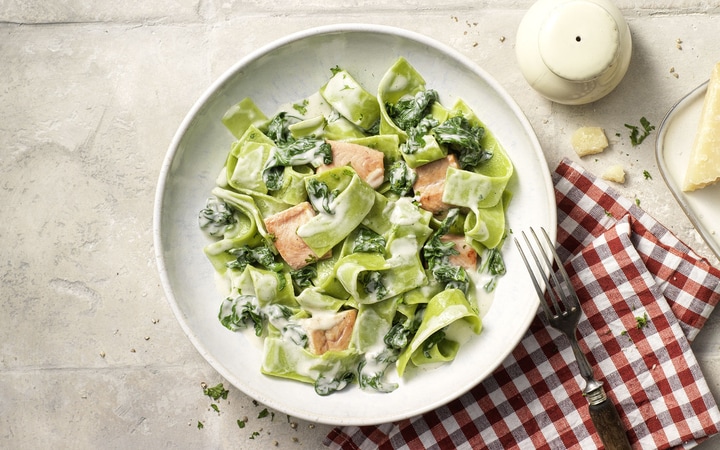 Tagliatelle Verdi mit Wildlachs (01634) | online bestellen!