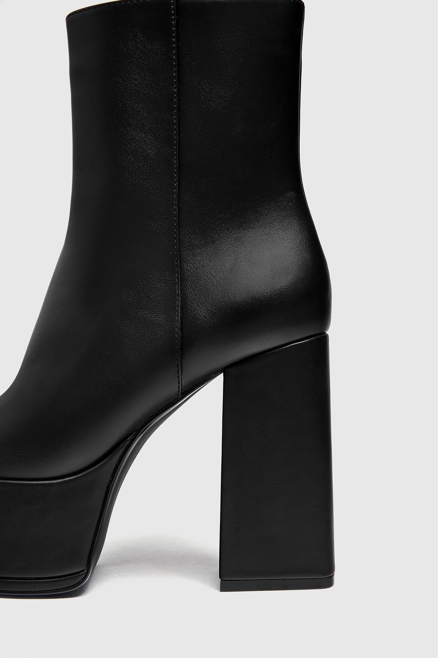 BOTA MAXI DE SALTO PLATAFORMA - PRETA