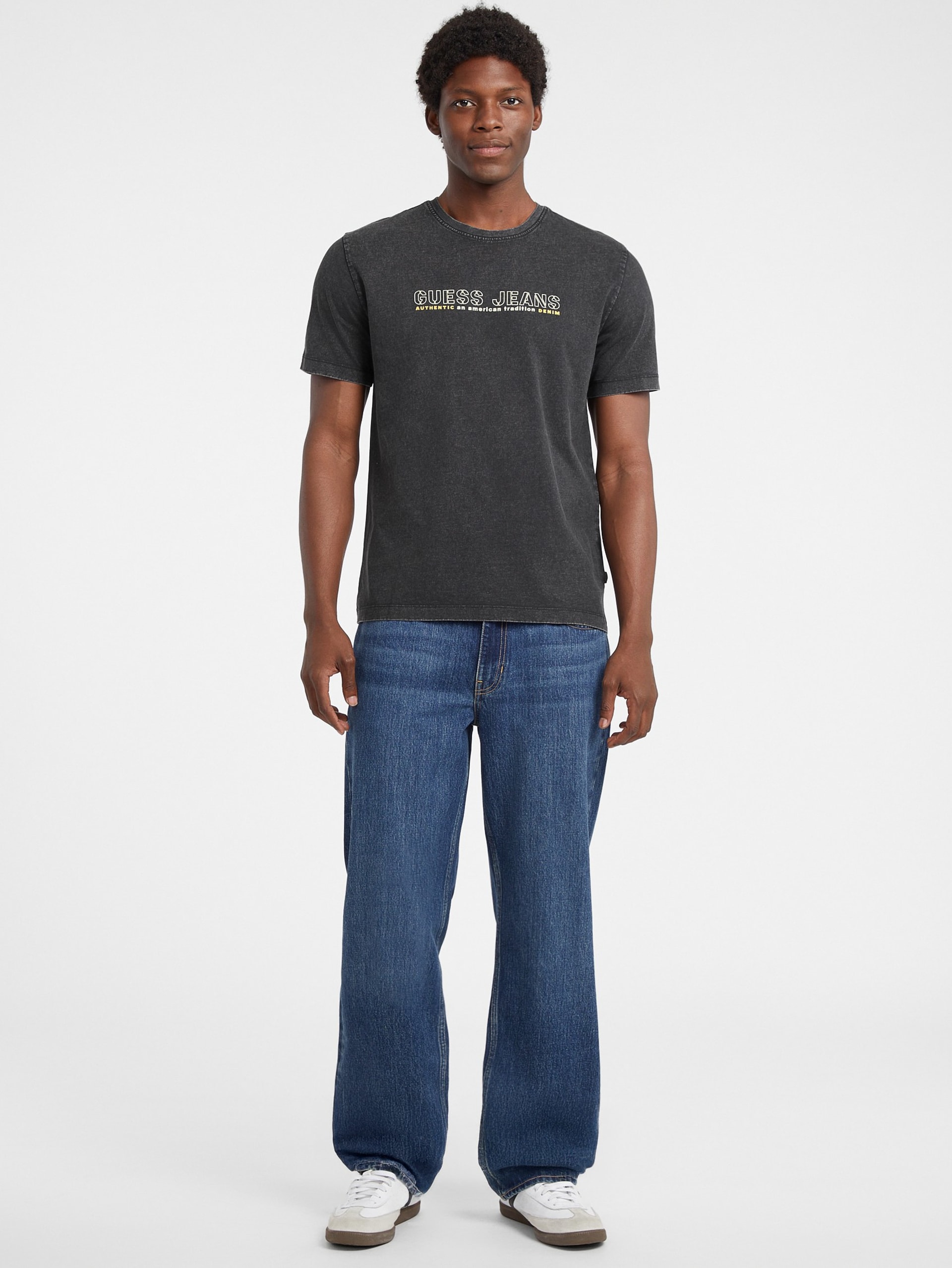 Camiseta com logo de contorno regular