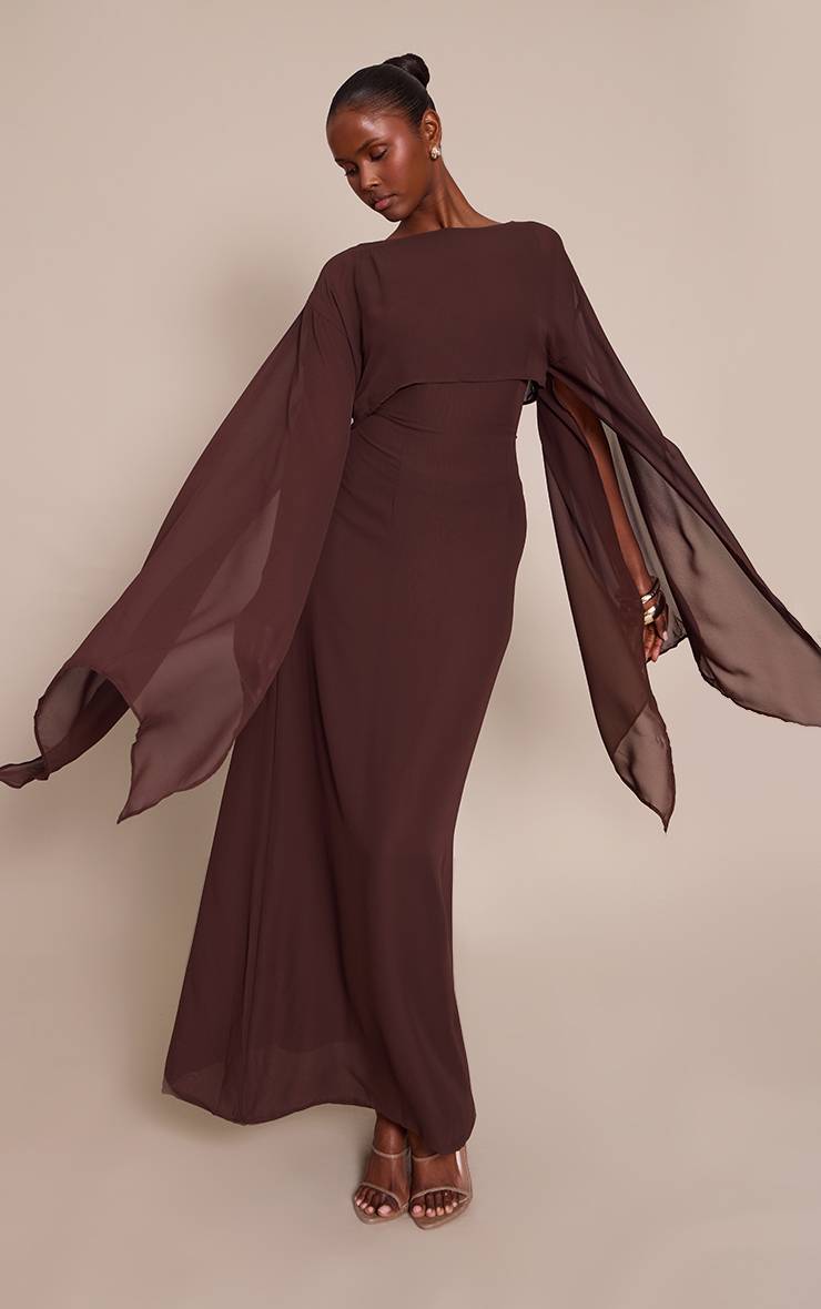 Chocolat Robe Longue Avec Détail Cape