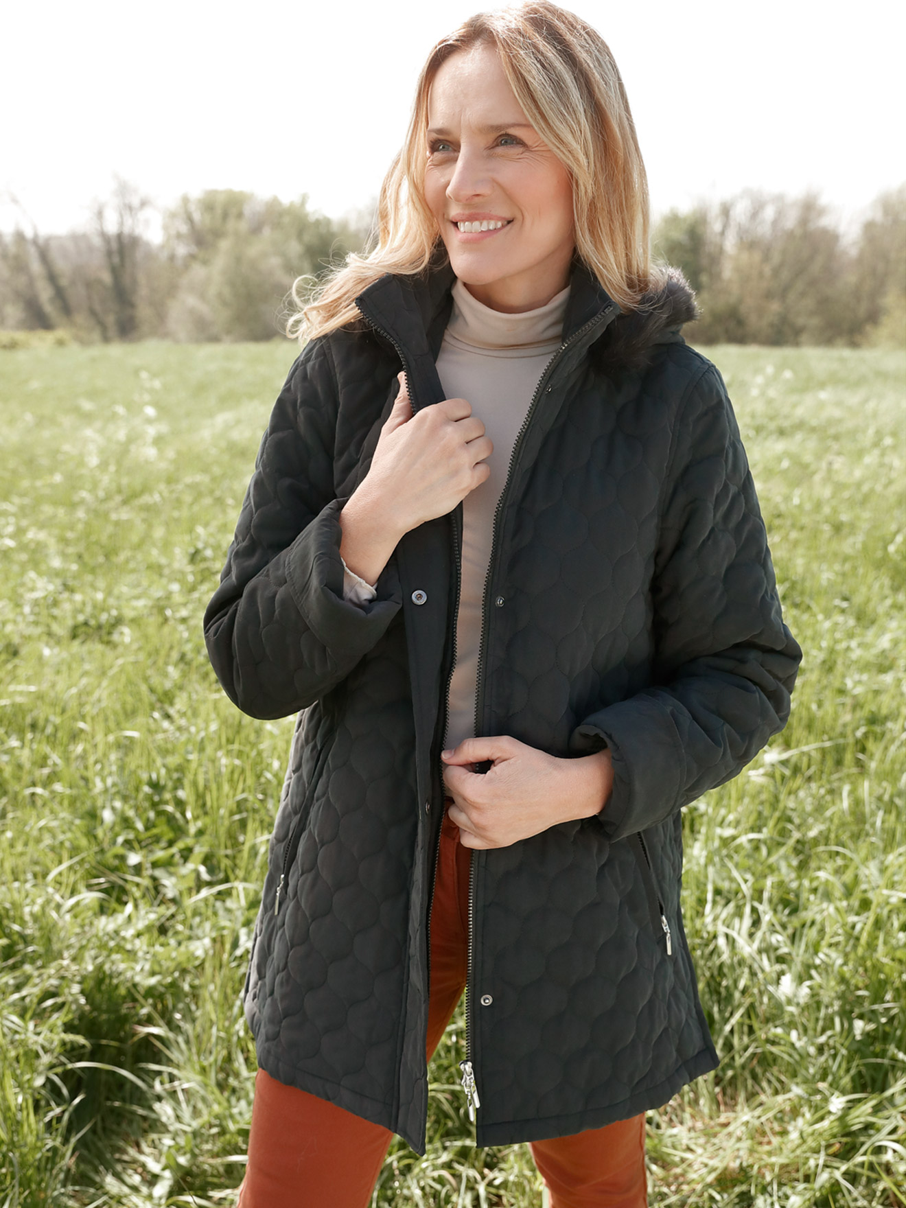Parka matelassée courte en microfibre