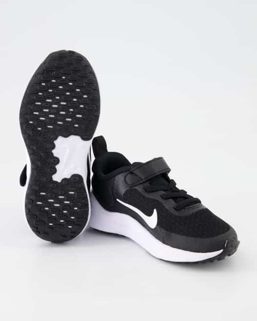 Nike Revolution 7 Sneaker in Schwarz