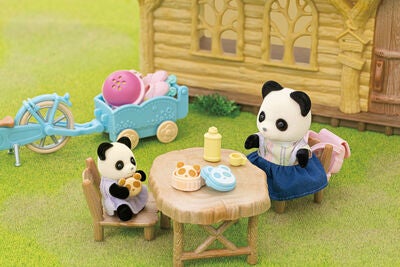 Sylvanian Families Lekesett Cycle & Skate Set Panda Girl