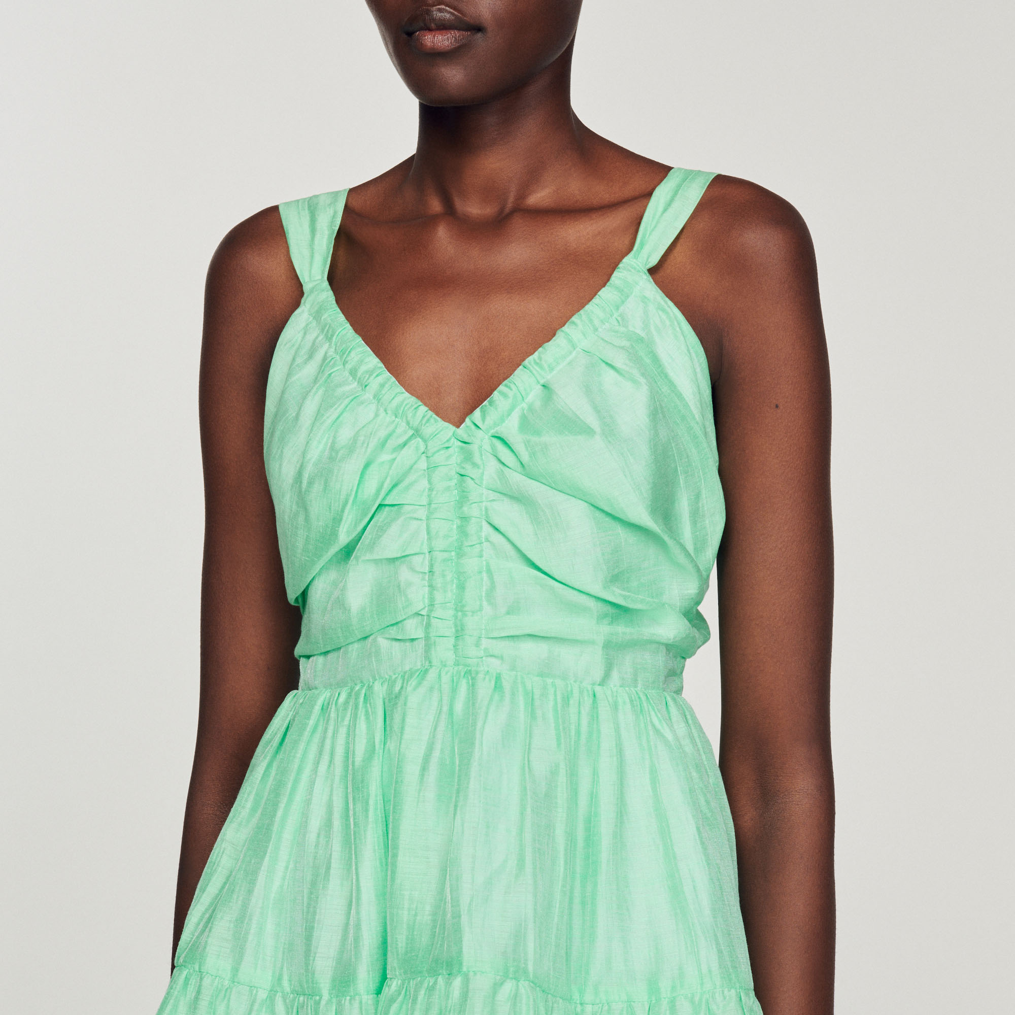 Robe courte volantee