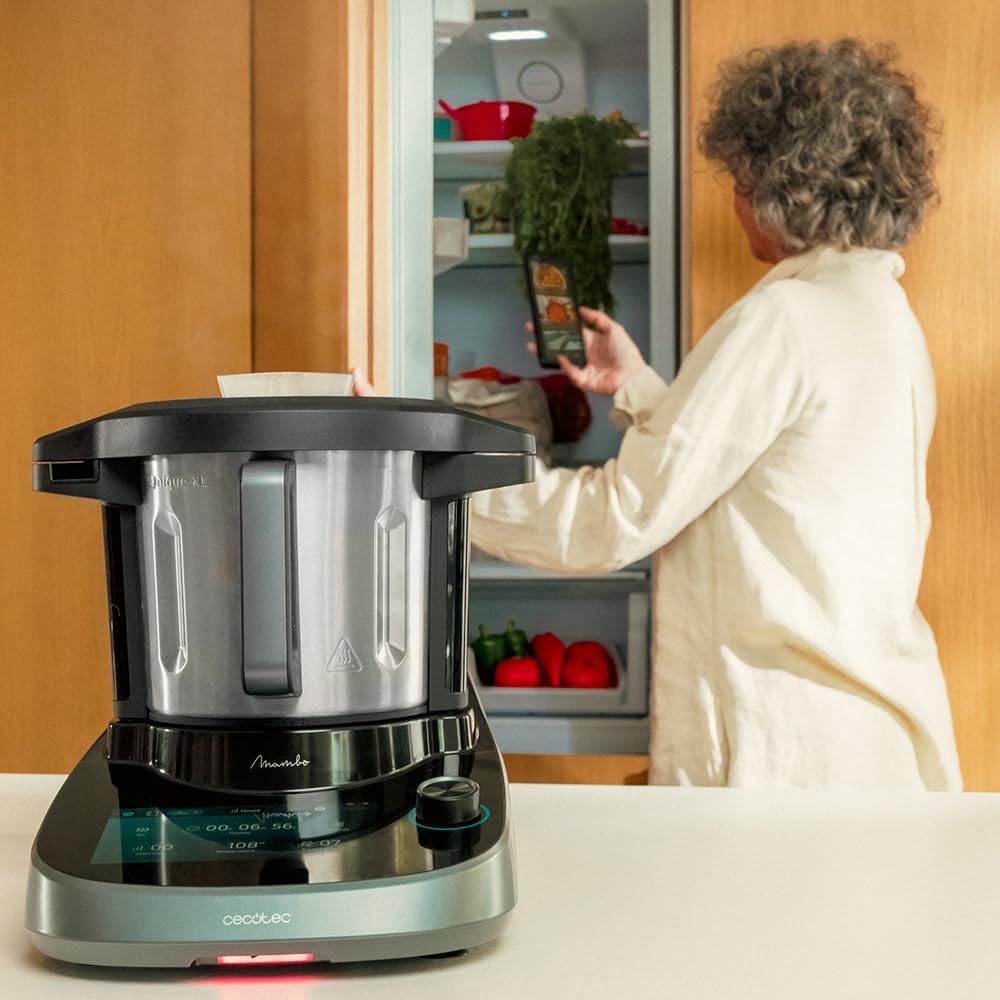 Cecotec Küchenroboter mit Lebensmittelspender Mambo CooKing Unique. 2200 W, 45 Funktionen, Tausende von geführten Rezepten, 5L Unique Krug, Zubehör: Dampfgarer oder Schöpflöffel für Eintöpfe