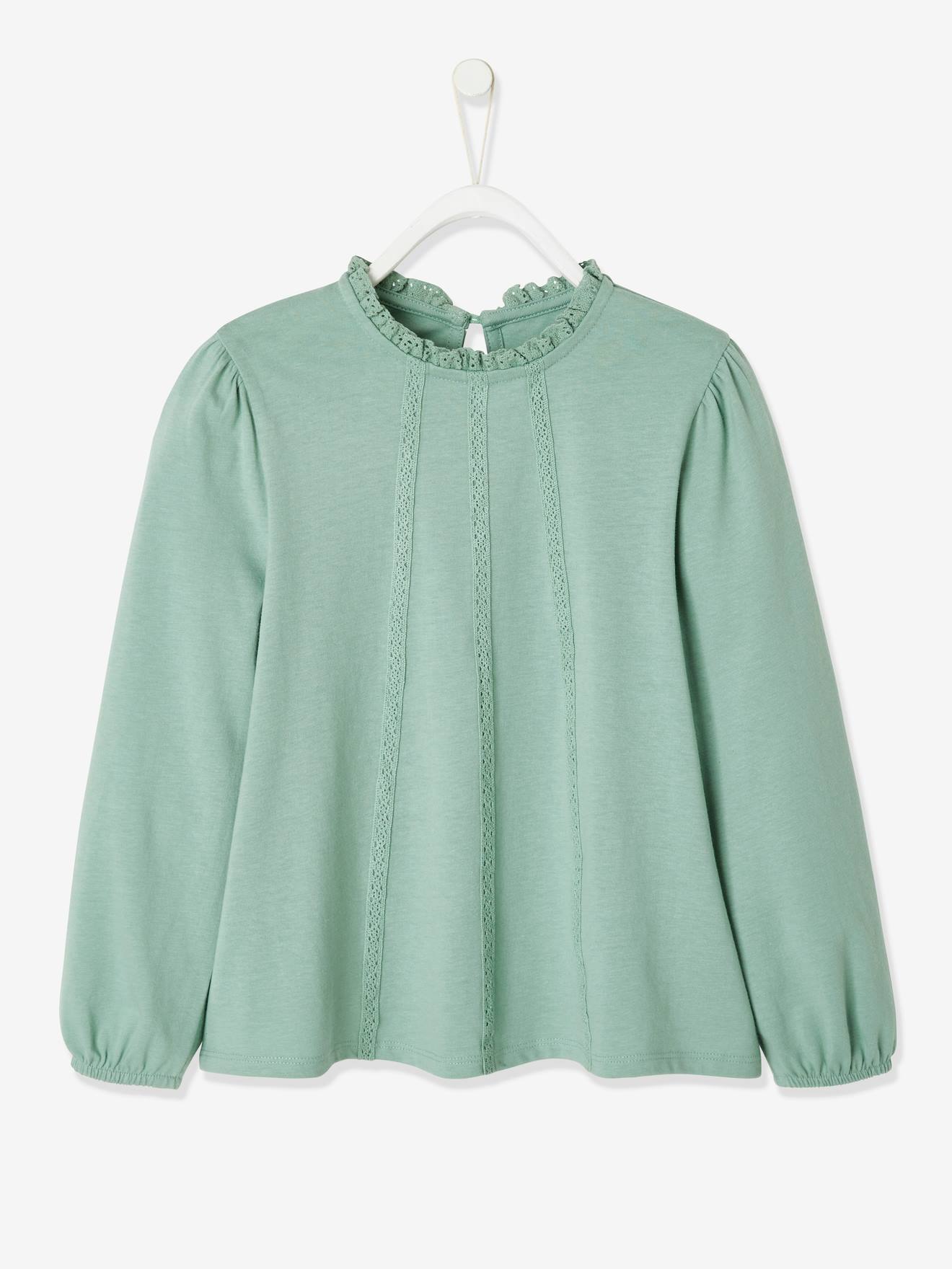 Blusa lisa verde-clara estilo camiseta com detalhes em macramê para meninas