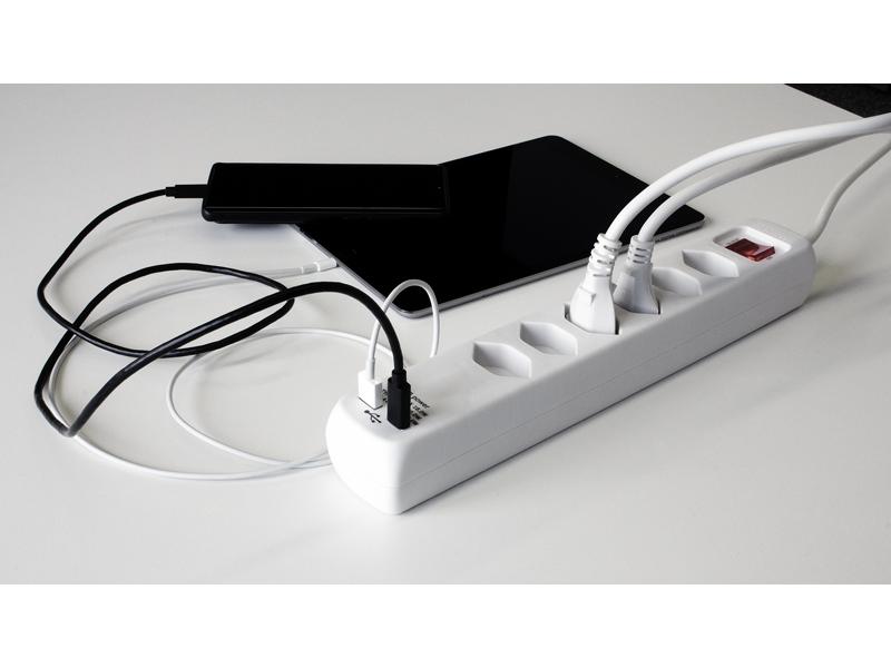 STEFFEN Steckdosenleiste POWER EASY 6x T13, 1x USB-A/USB-C Steckleiste mit 6x T13 Steckdosen, 1x USB-A, 1x USB-C Power Delivery und 1.5 m langem Kabel