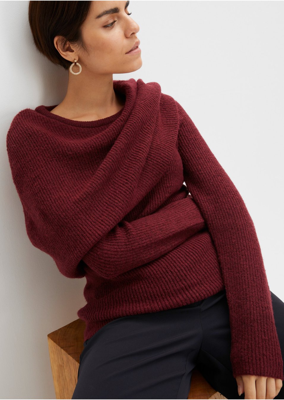 Pull avec empiècement cape modulable