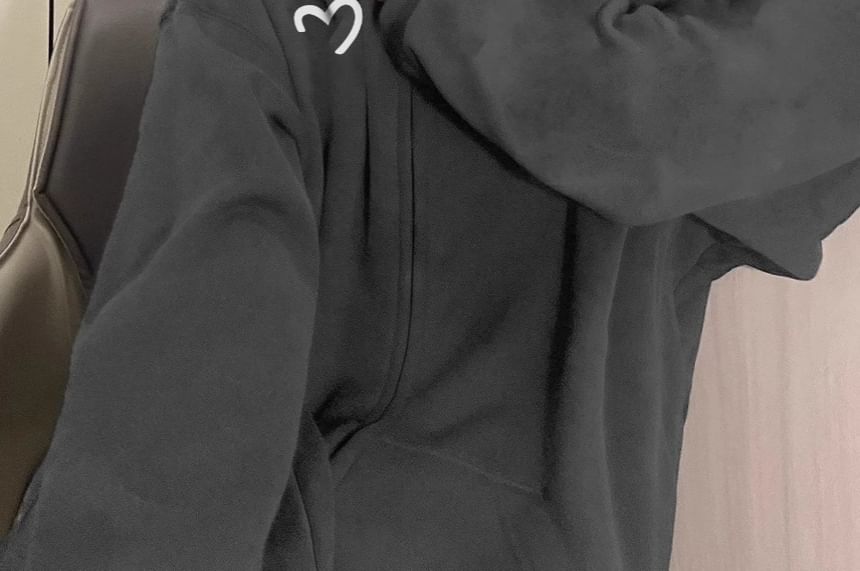 Carotaine - Oversized hoodie met hartprint en rits
