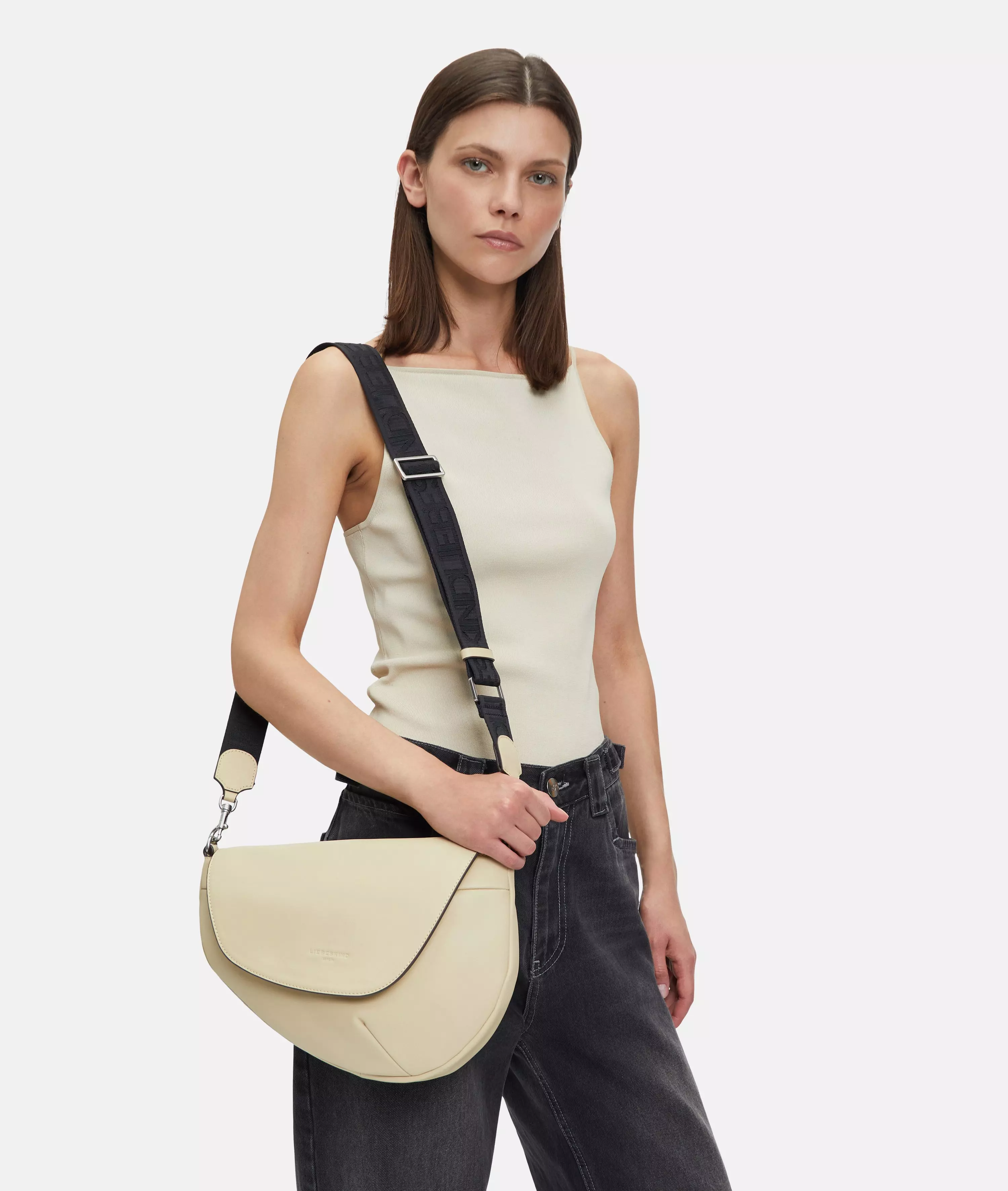 Oval Shoulder-Bag M Spacious shoulder bag made from recycled leather