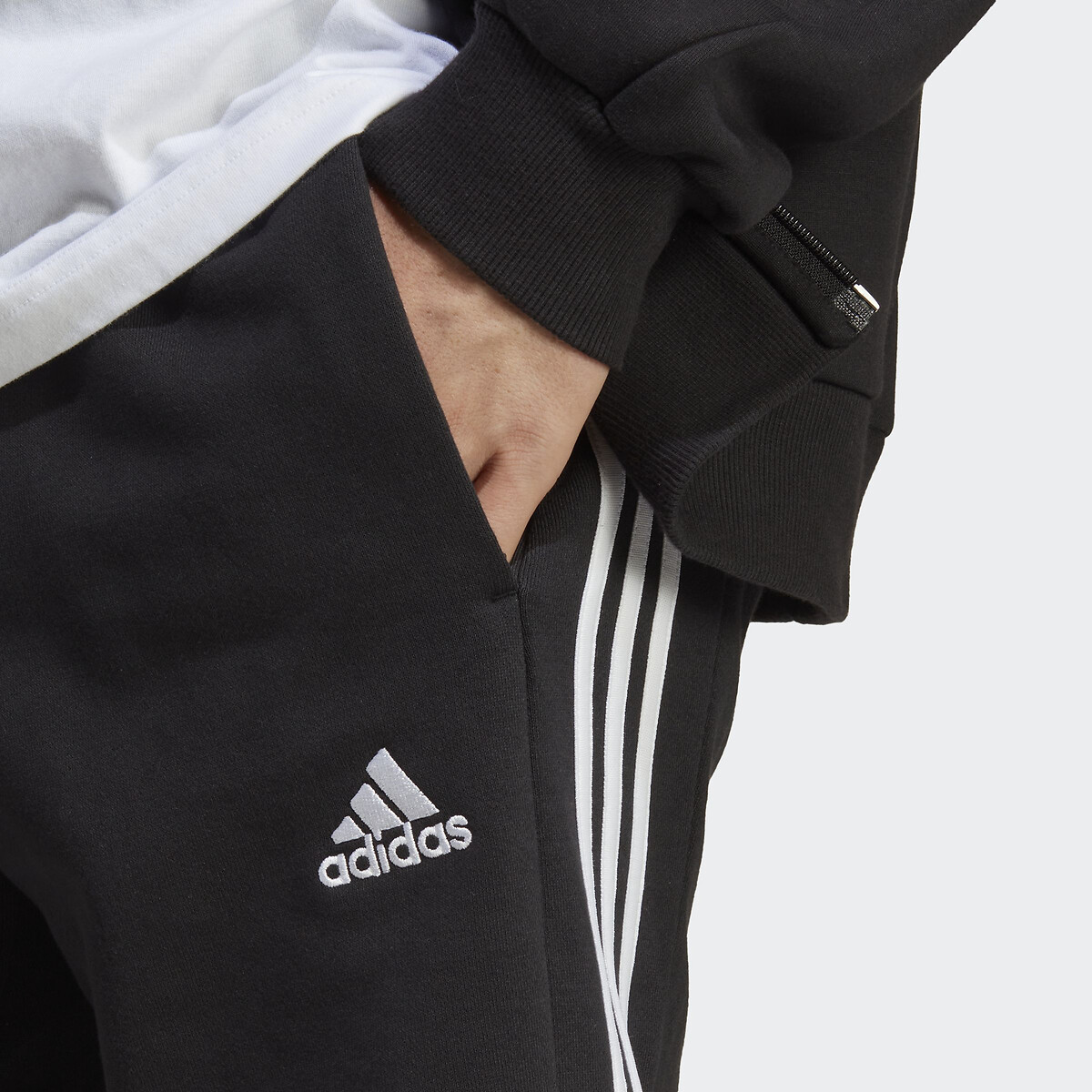 ROUPAS ESPORTIVAS ADIDAS<br>Shorts de corrida com listras finas
