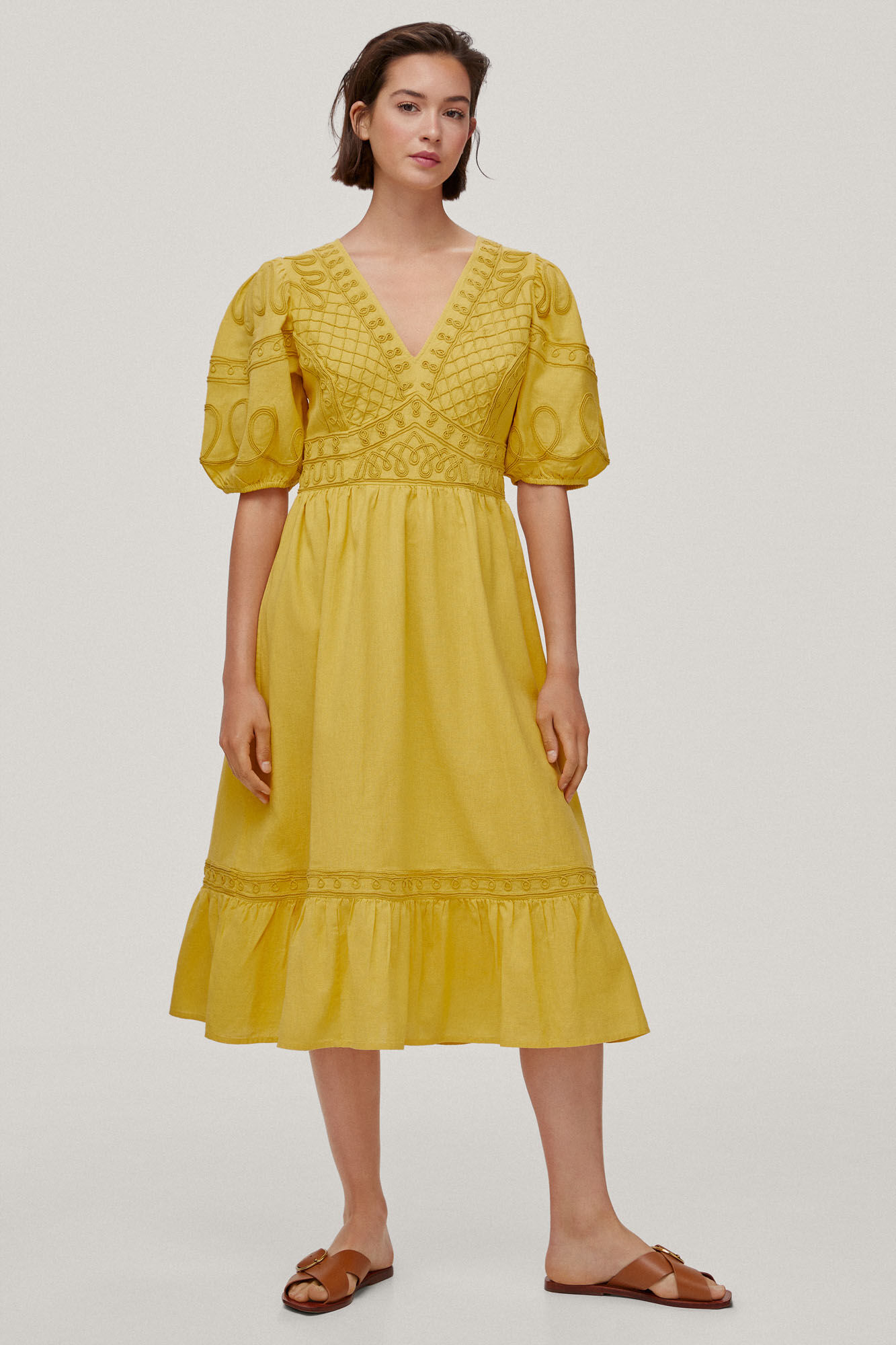 Vestido com bordado de fita - Amarelo