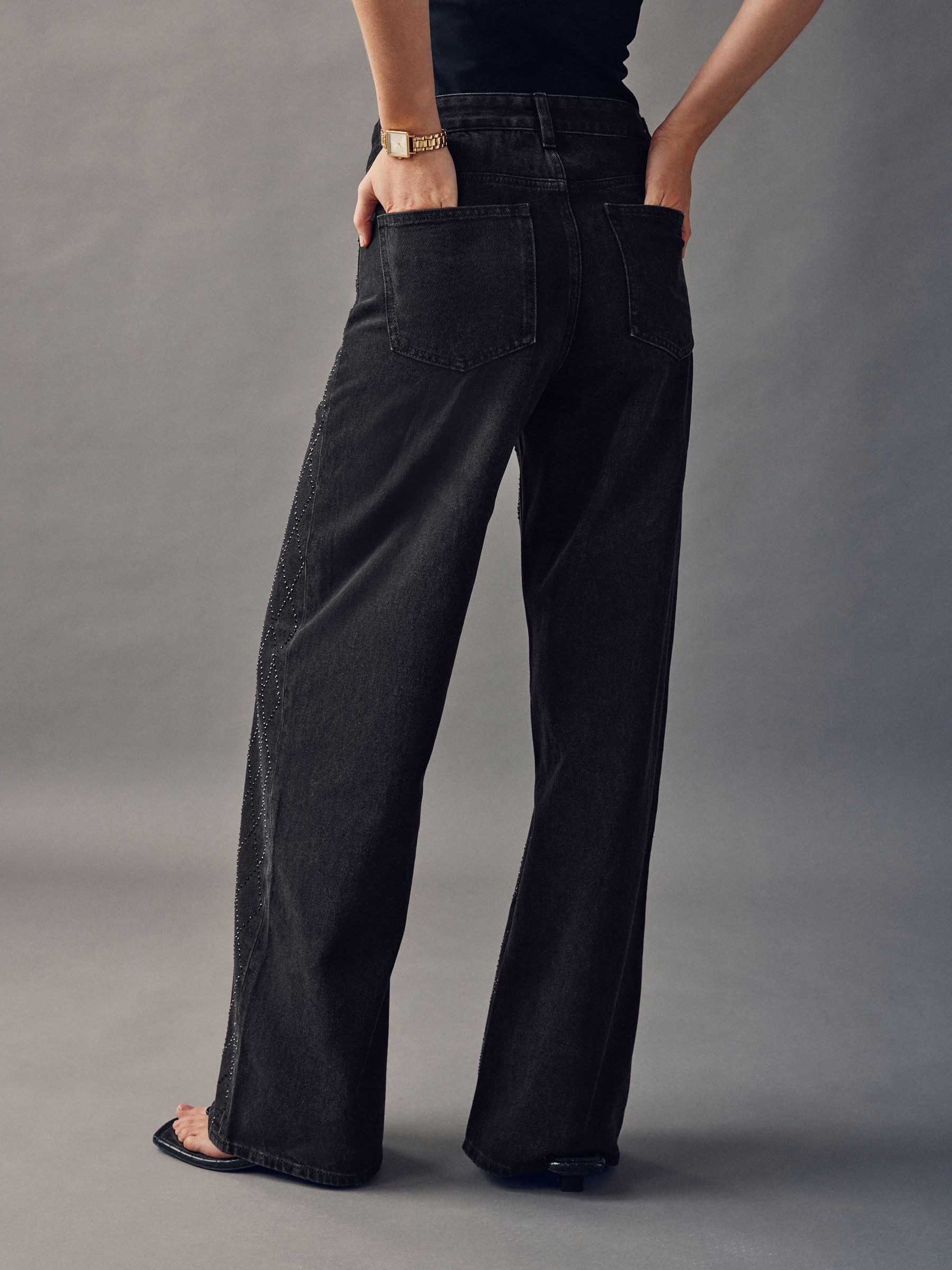 Zwart met sierstiksel - Jeans met wijde pijpen