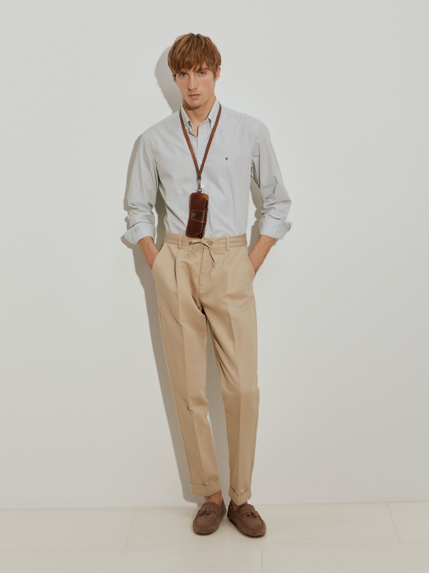 Camisa slim fit aos quadrados