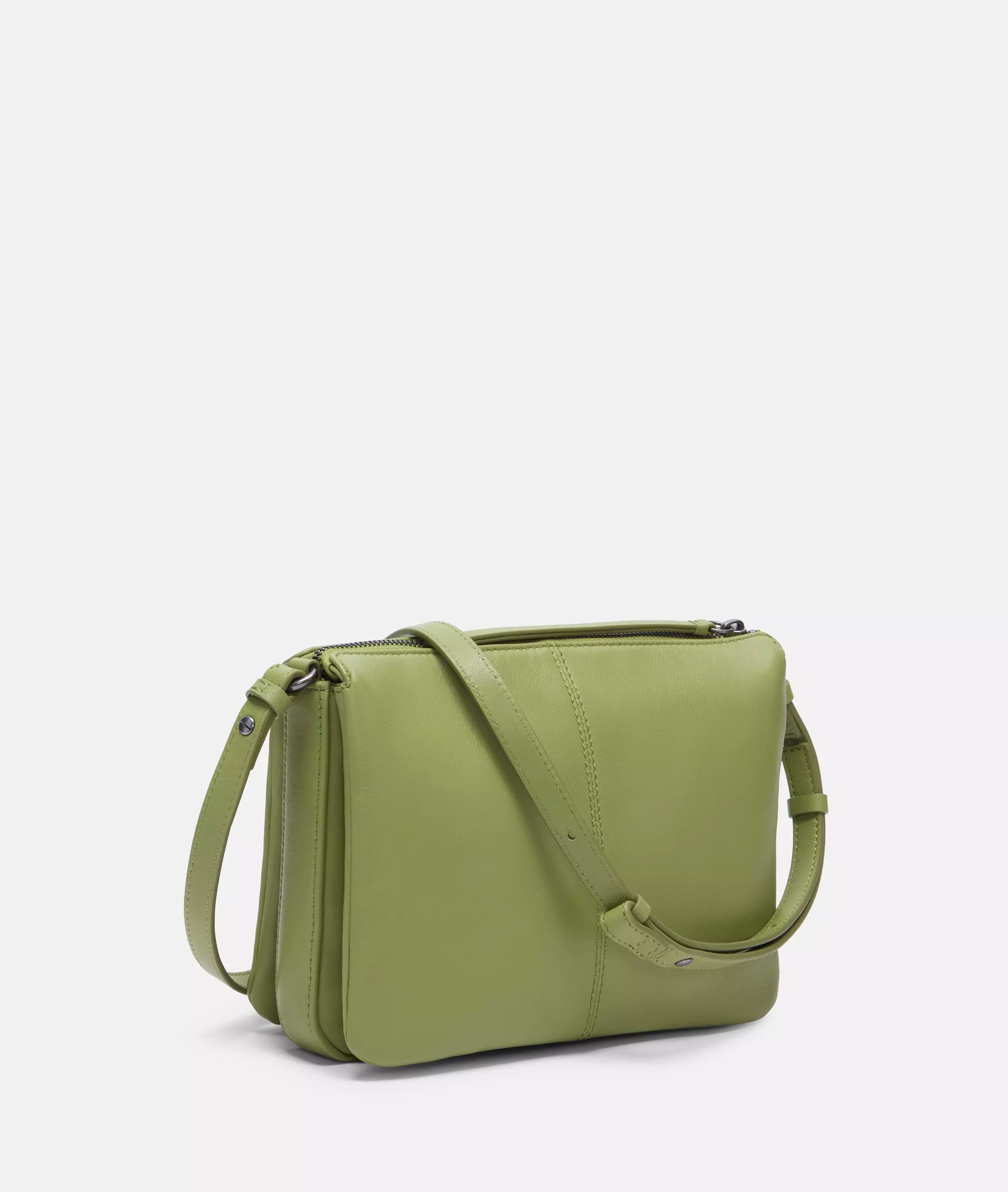 Crossbody Spacious crossbody bag made from soft sheepskin