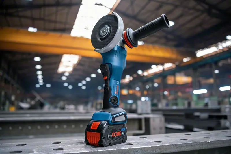 BOSCH COMBI-KIT 4 18V TOOLS: GSR 18V-90C + GWS 18V-15 PSC + GKM 18V-50 + GGS 18V-23 PLC + 1 4.0 AH BATTERY (PROCORE) + 2 5.5 AH BATTERIES (PROCORE) + GAL 1880CV (L) PROFESSIONAL