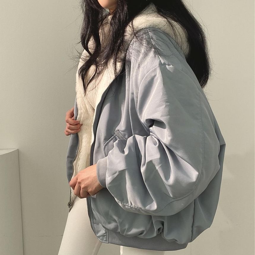 Janerium - Oversized, pluizige jas met capuchon en rits