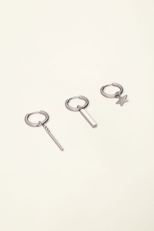 Set van drie oorringen met ster