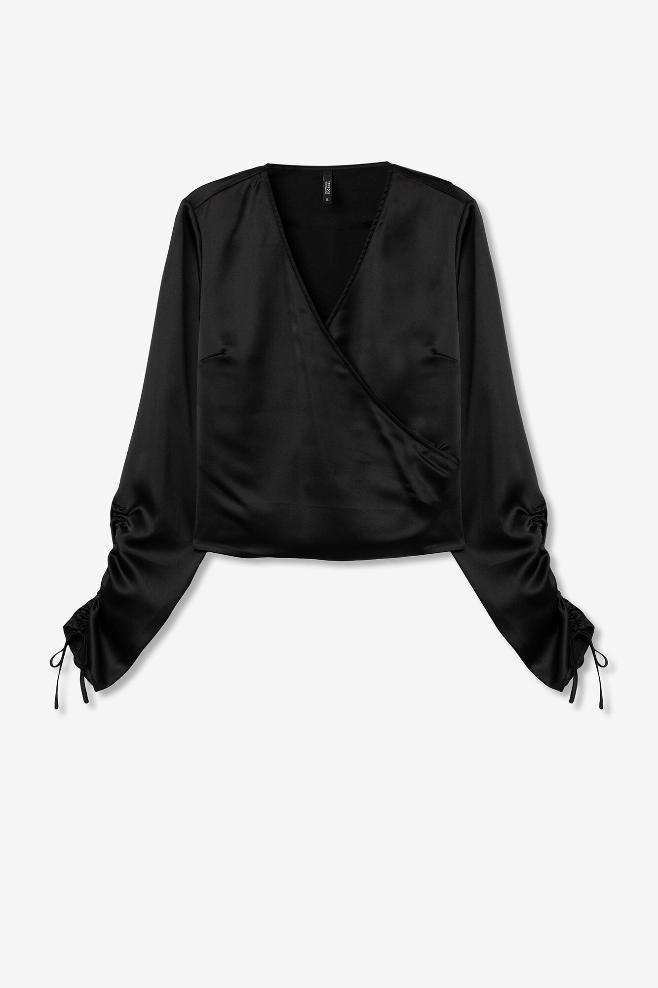 Blusa envelope de cetim