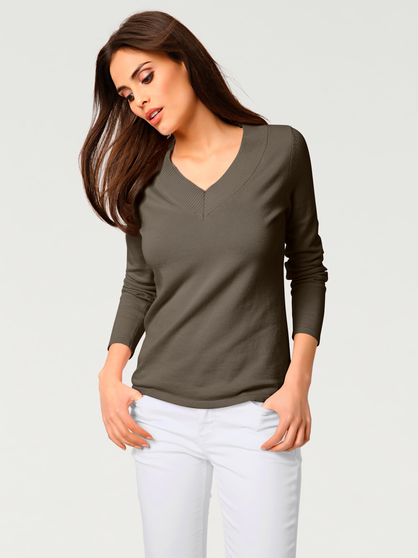 Joli pull basique à encolure en v