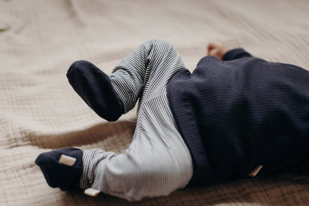 LEVV baby gestreepte regular fit broek LNESTORNOS donkerblauw