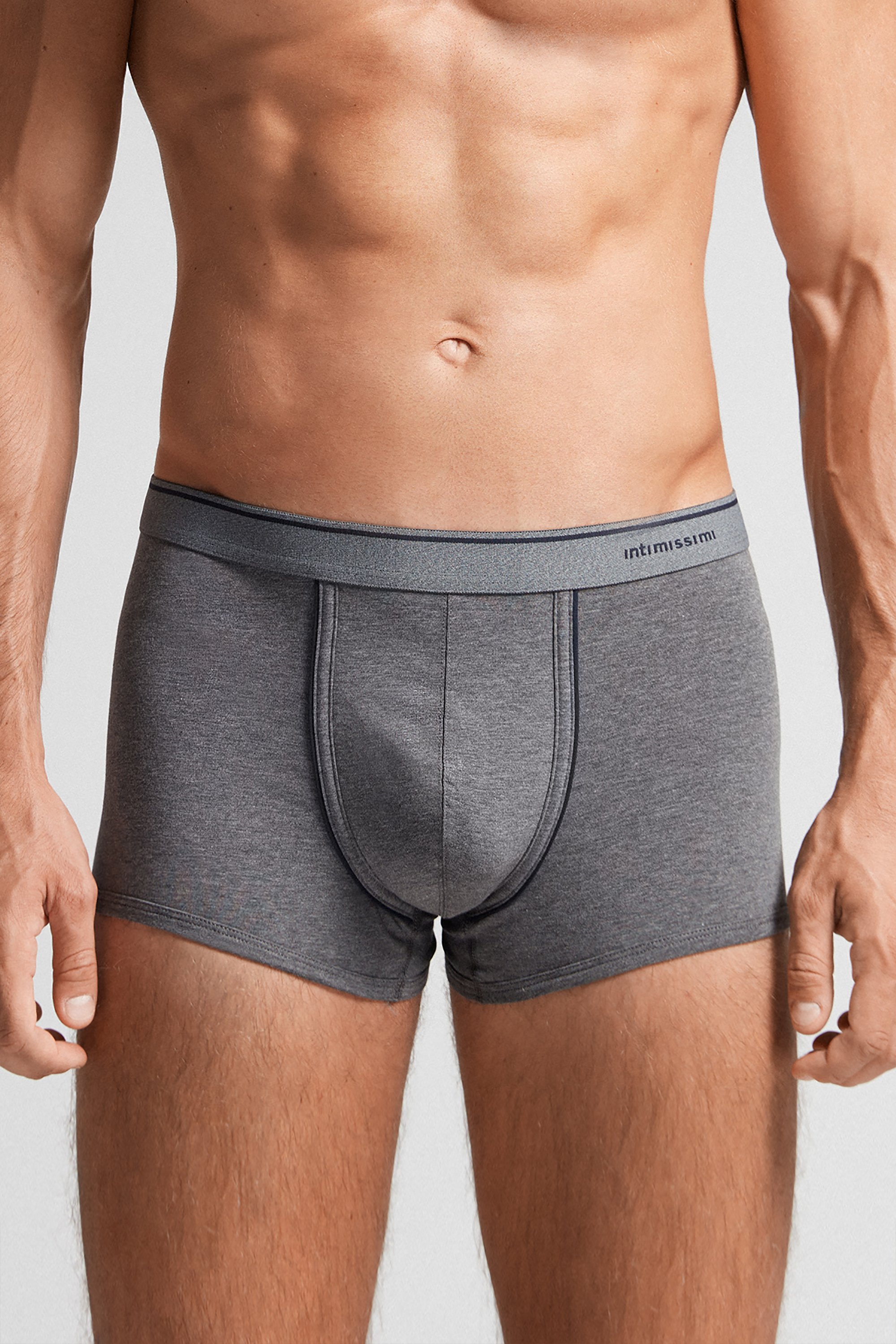 Cuecas boxer em algodão Supima® com elástico visível.