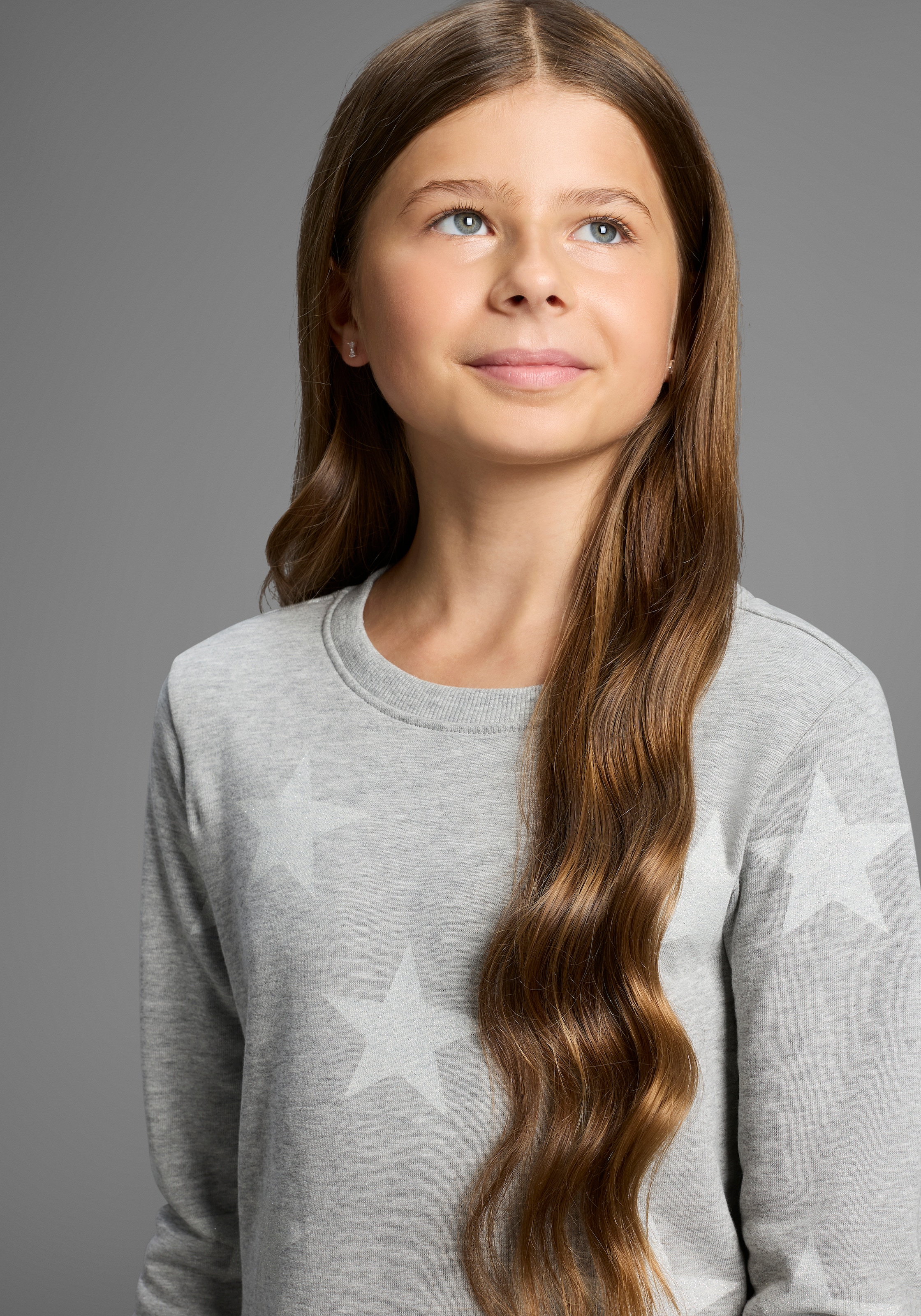 KIDSWORLD Sweatkleid »Sterne-Allover Kleid« für den Alltag,  ca. Mitte Oberschenkel Länge,  sportlicher Touch