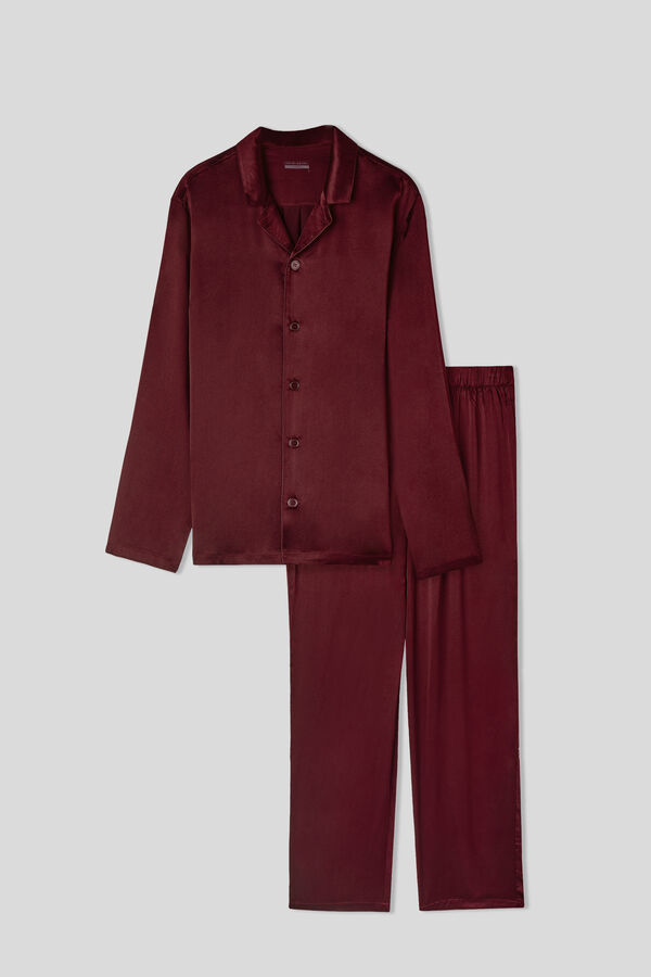 Pijama longo de seda com detalhes.