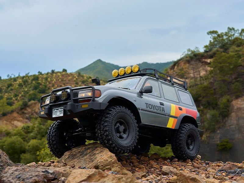 FMS Scale Crawler Toyota Land Cruiser 80 Grau 1:10, ARTR RC Crawler im Massstab 1:10