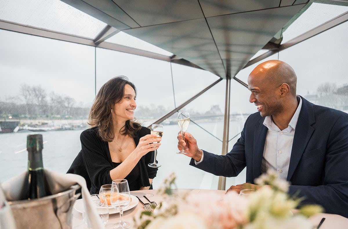 Bootsfahrt auf der Seine in Paris mit Dinner
