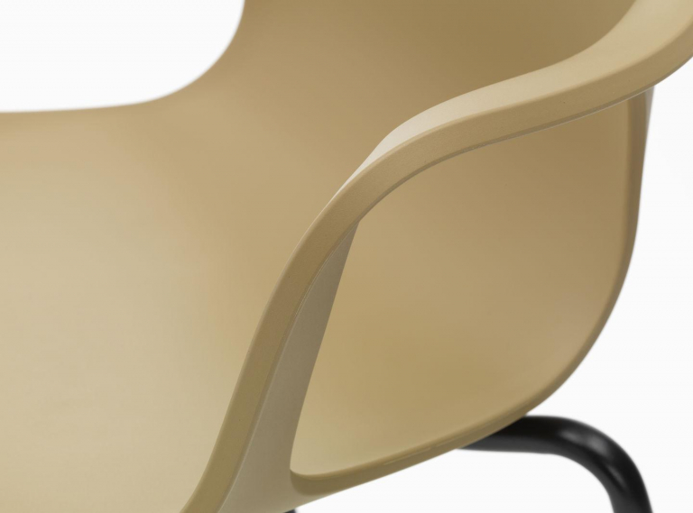 Vitra HAL RE armchair basic dark onderstel diepzwart