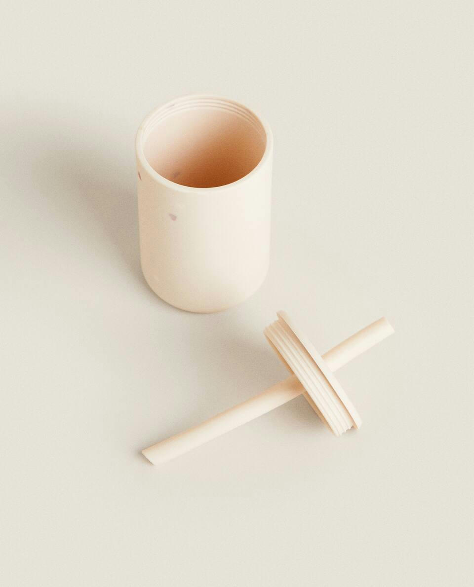 COPO DE SILICONE EM FORMATO DE CORAÇÃO COM CANUDO