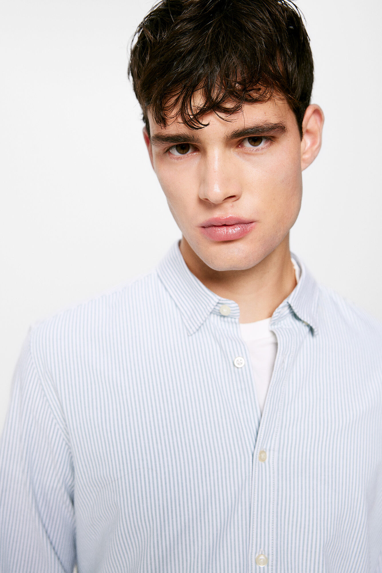 Camisa listrada com pontos minúsculos