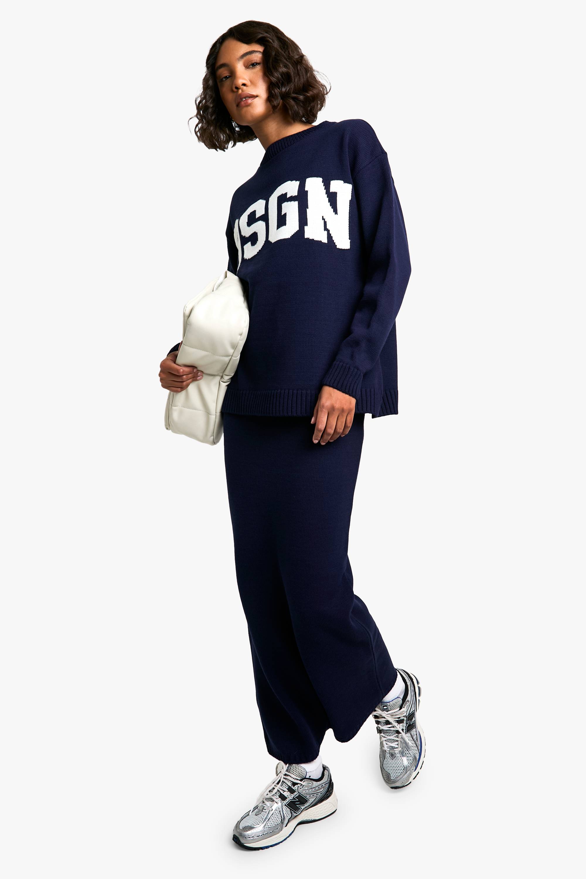 Petite ensemble pull tricoté à col rond et jupe maxi DSGN