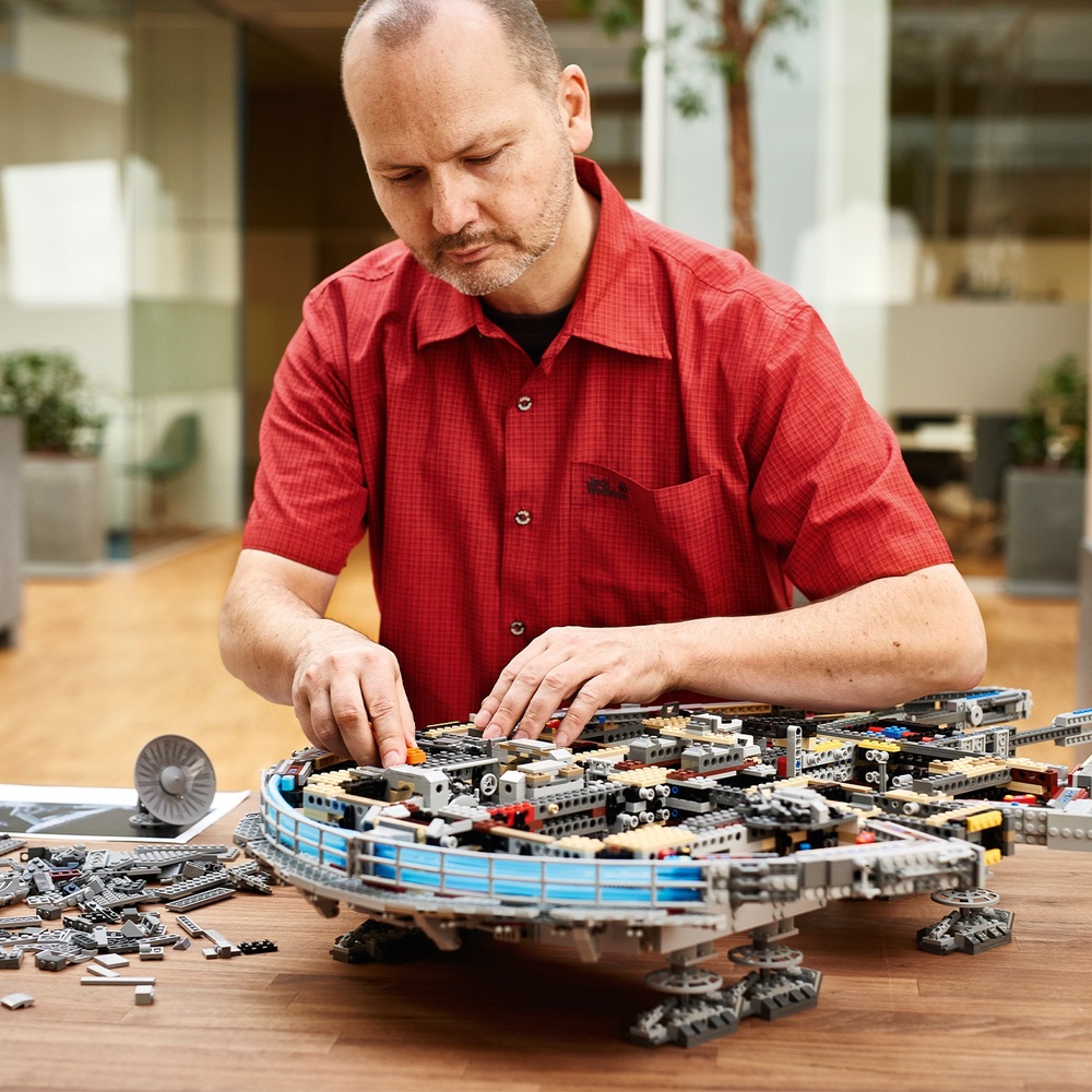 LEGO Star Wars 75192 UCS Millennium Falcon Sammlerset