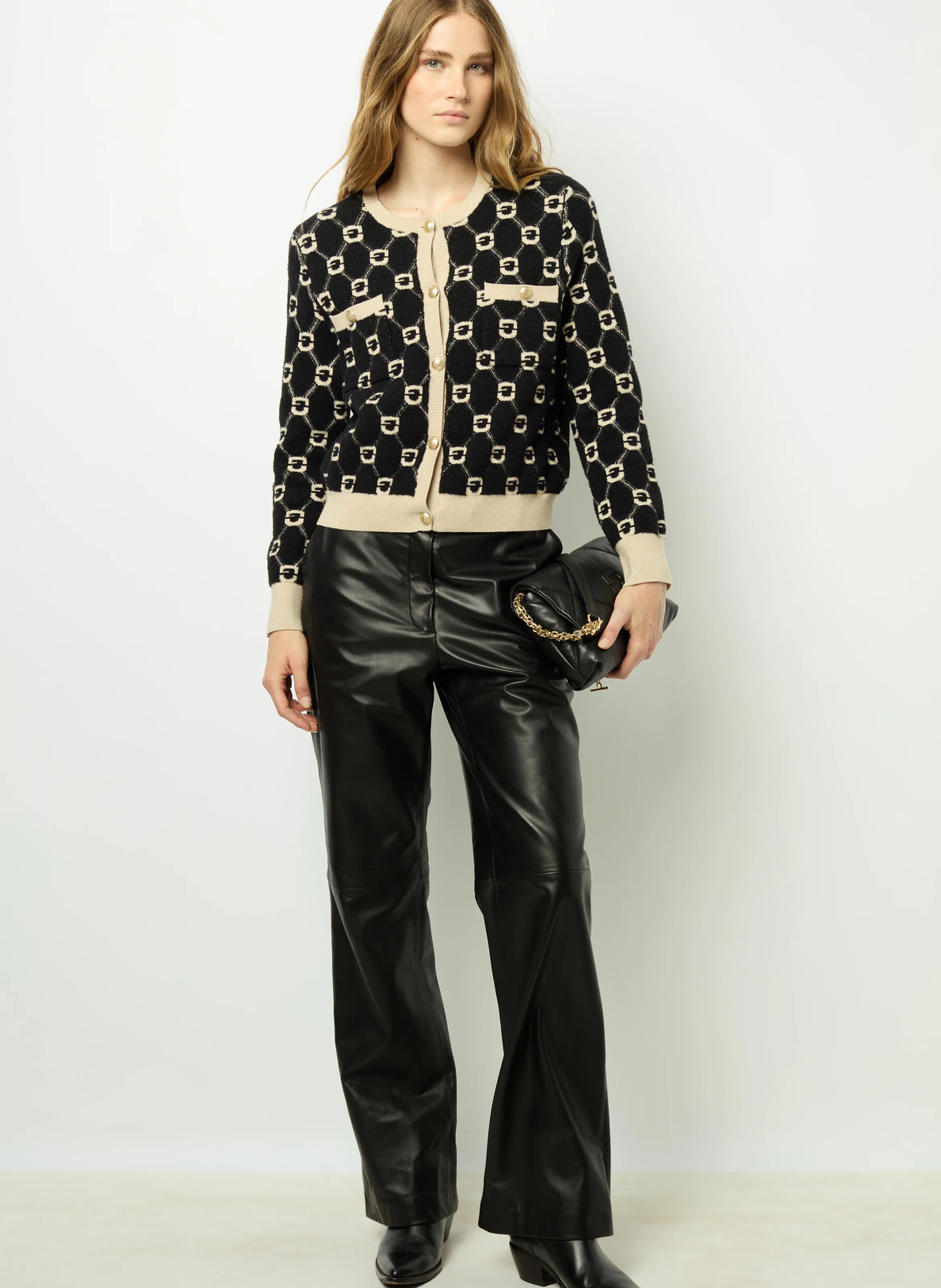 JANKA - Gilet droit boutonné à monogramme | Noir