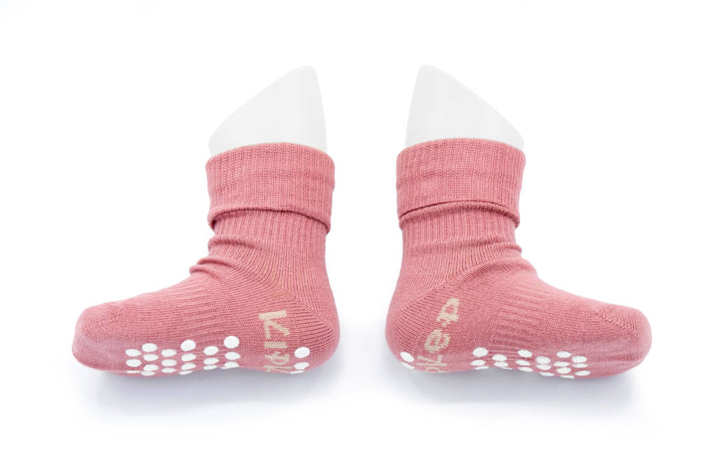Blijf-Sokjes met anti-slip nopjes 12-18 mnd roze