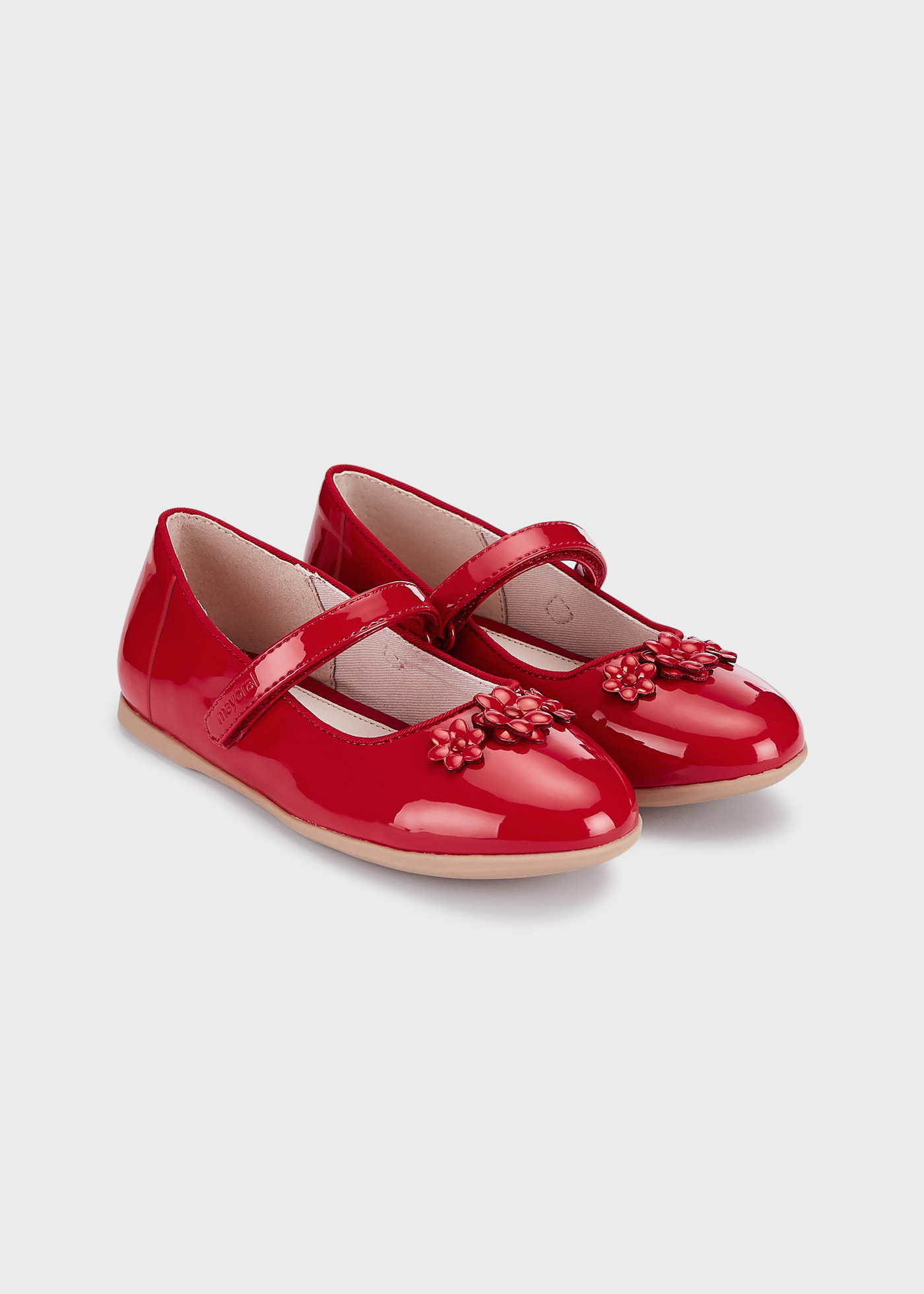 Sapatilhas de verniz estilo bailarina para meninas
