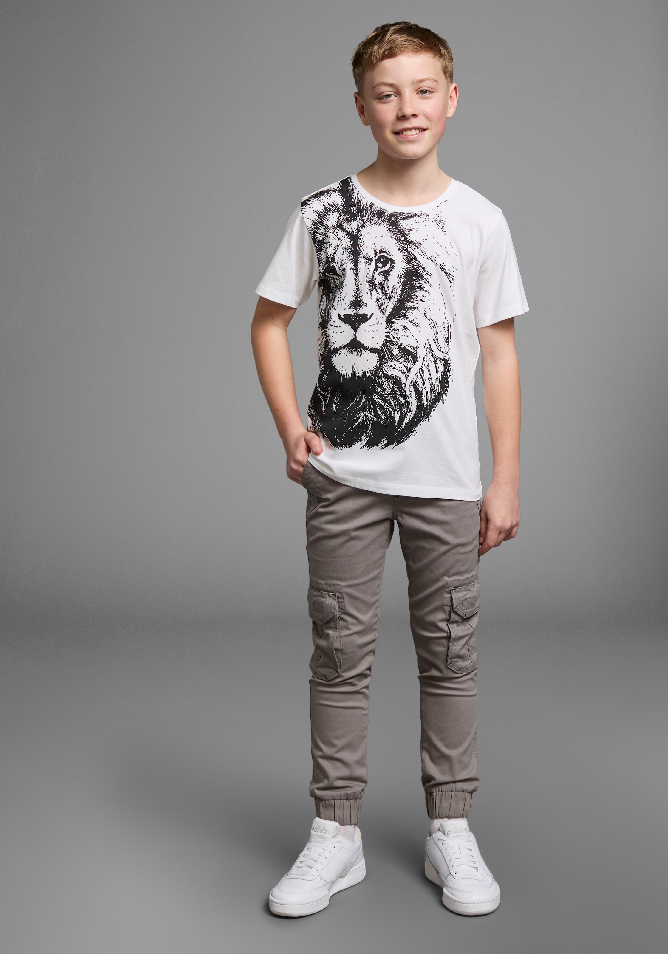 KIDSWORLD T-Shirt »Mit coolem LÖWEN-Print«, Kurzarm,  Basic-Passform,  bedruckt,  Rundhalsausschnitt