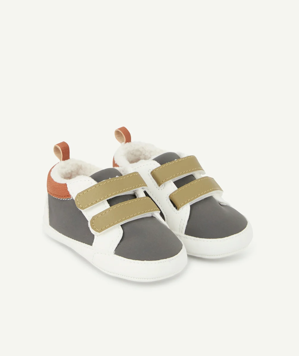 CHAUSSONS TYPE BASKETS BÉBÉ KAKI BLEU ET SHERPA