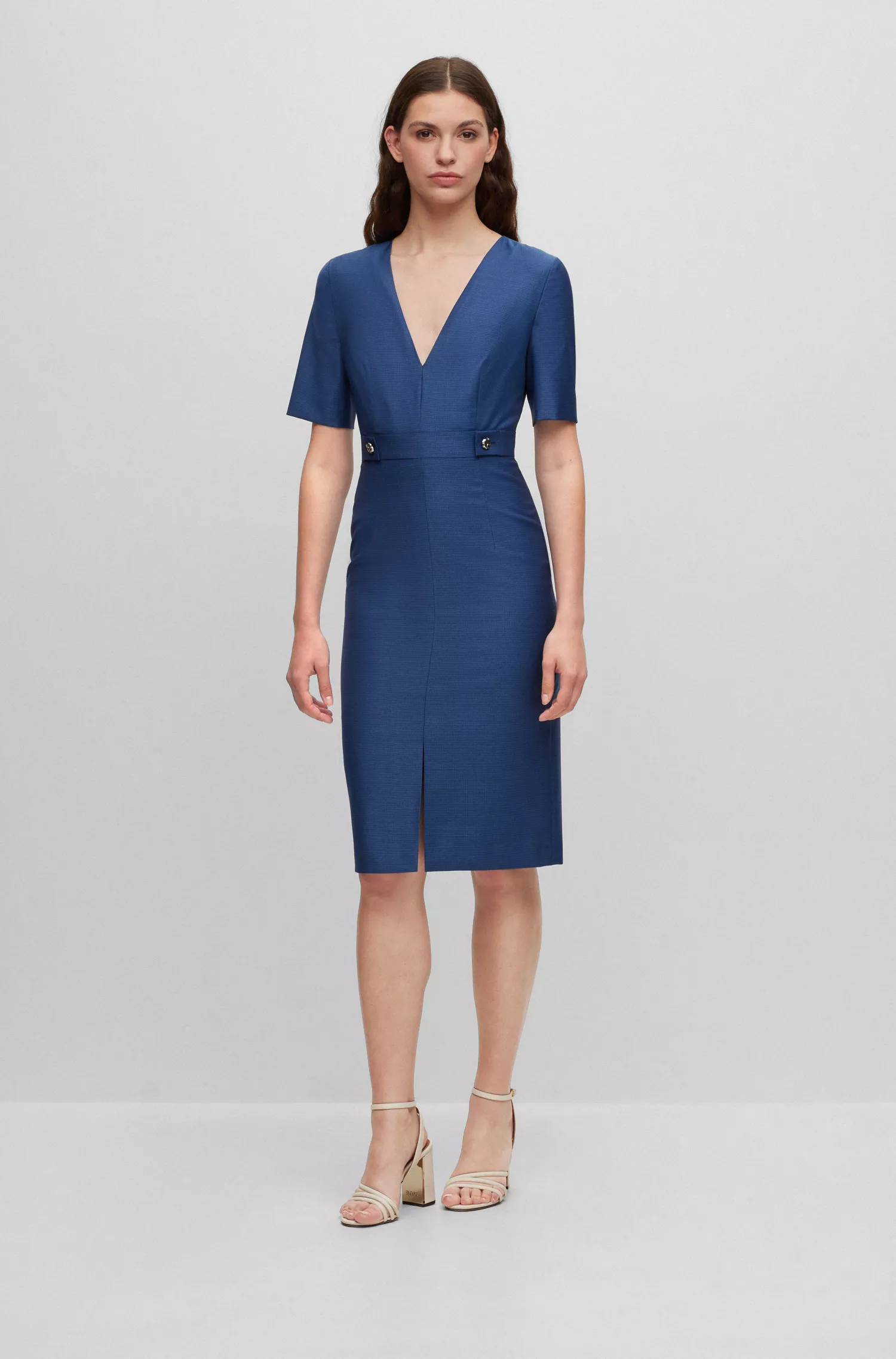 Vestido preto de manga curta BOSS em lã virgem com microestampa.