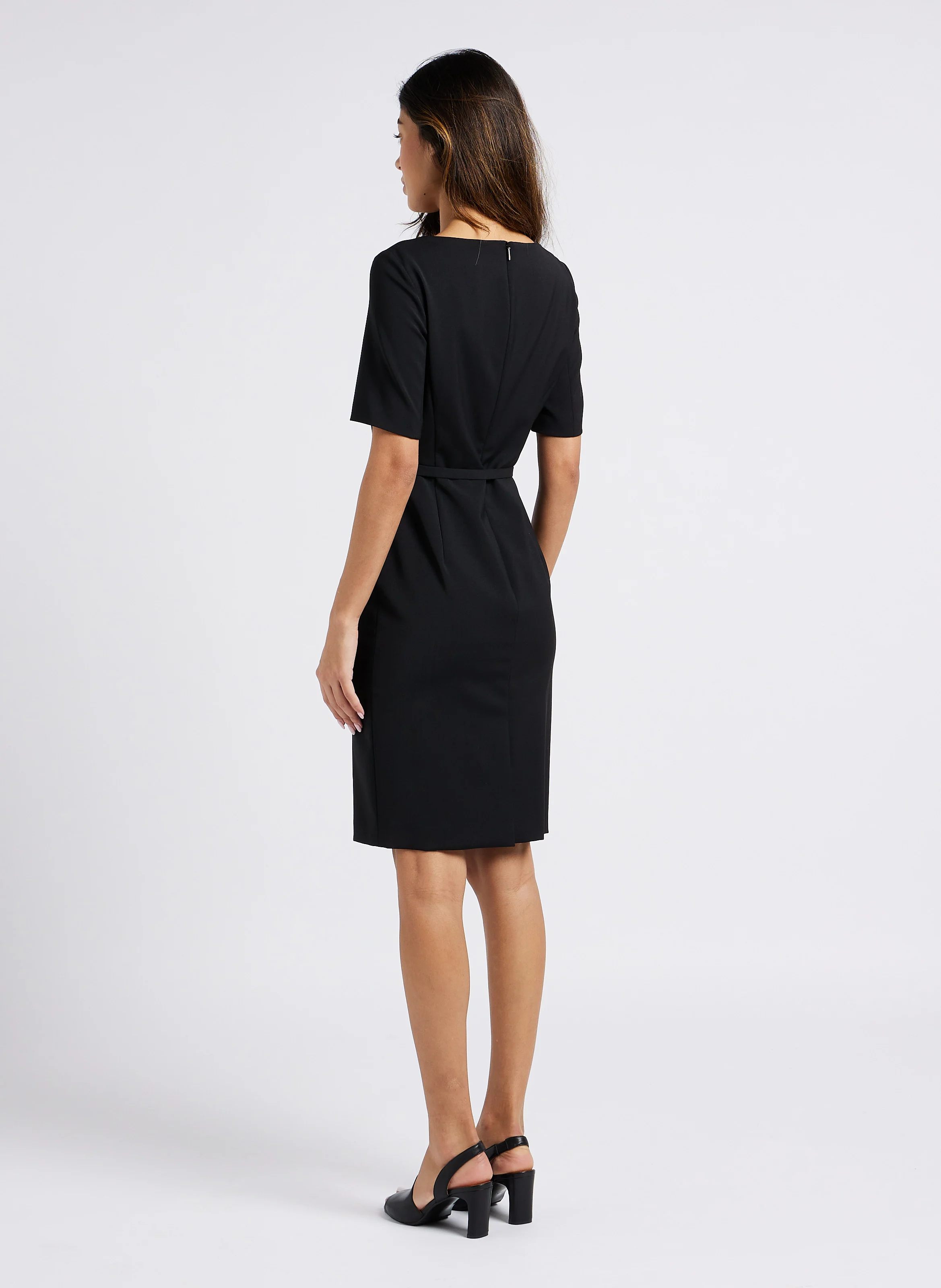 Robe cintrée col rond en laine | Noir